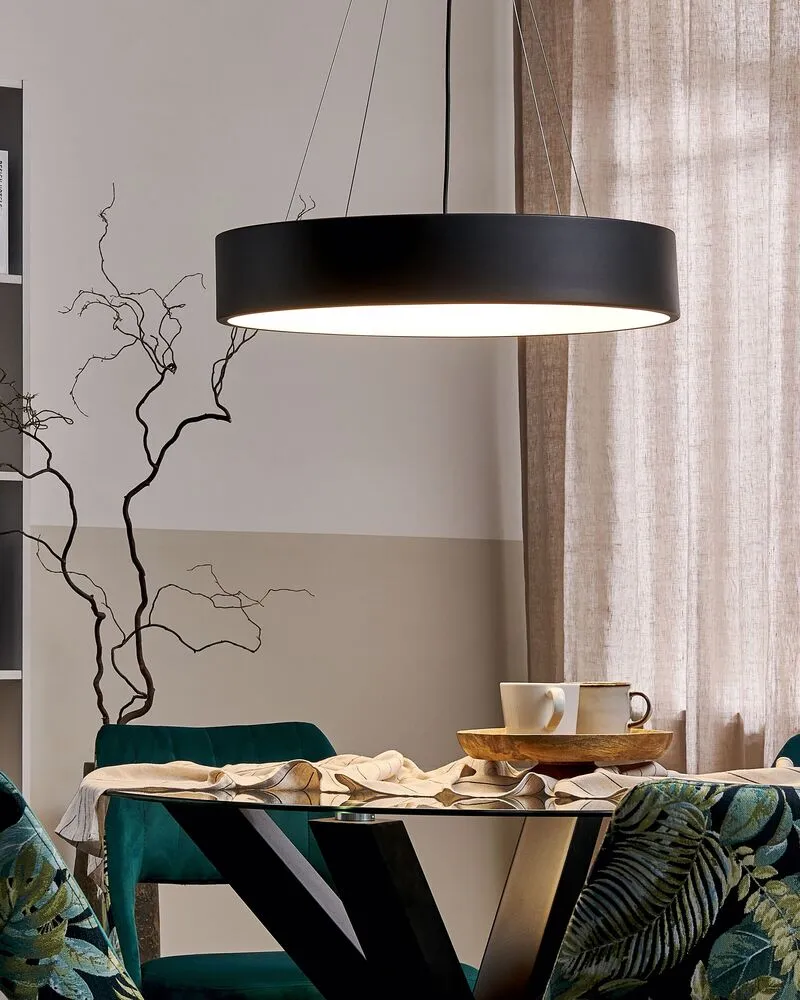 Lampe à LED suspendue noire en métal BALILI avec diffuseur opale