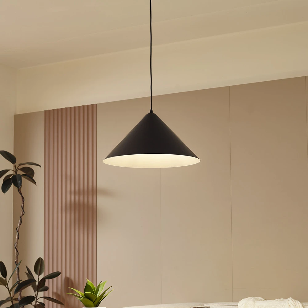 Lindby suspension Clarine, noir/blanc, Ø 50 cm, métal avec LED intégrée non remplaçable