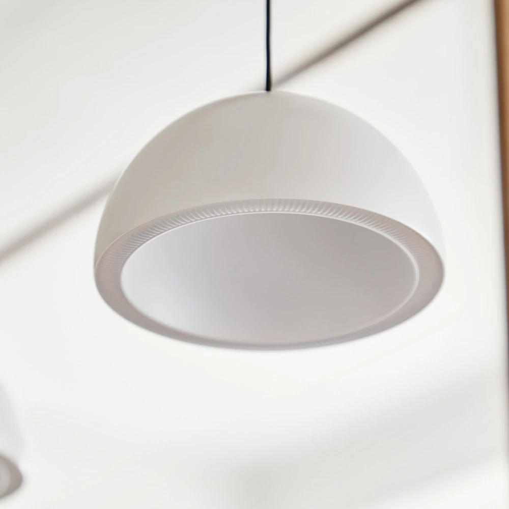 Luminaire de plafond à diffusion uniforme LOOM DESIGN Suspension LED Curve, blanc, aluminium, Ø 14 cm