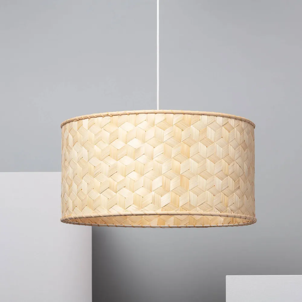 Luminaire de plafond à diffusion uniforme Suspension en rotin Naradia avec illumination LED intégrée.