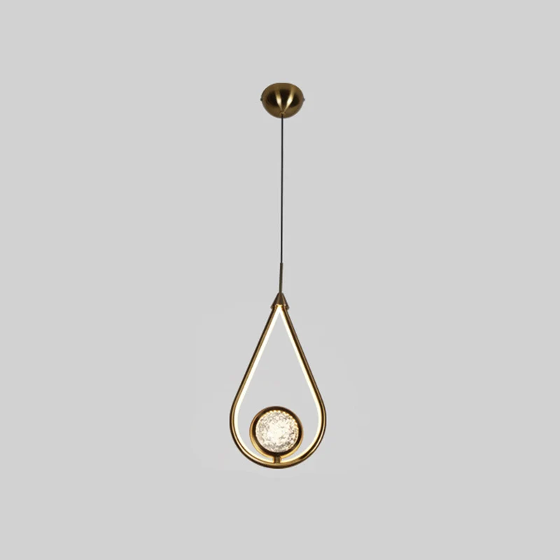 Luminaire de plafond encastrable LED de style contemporain à côté de la lampe suspendue au plafond en cristal et en métal
