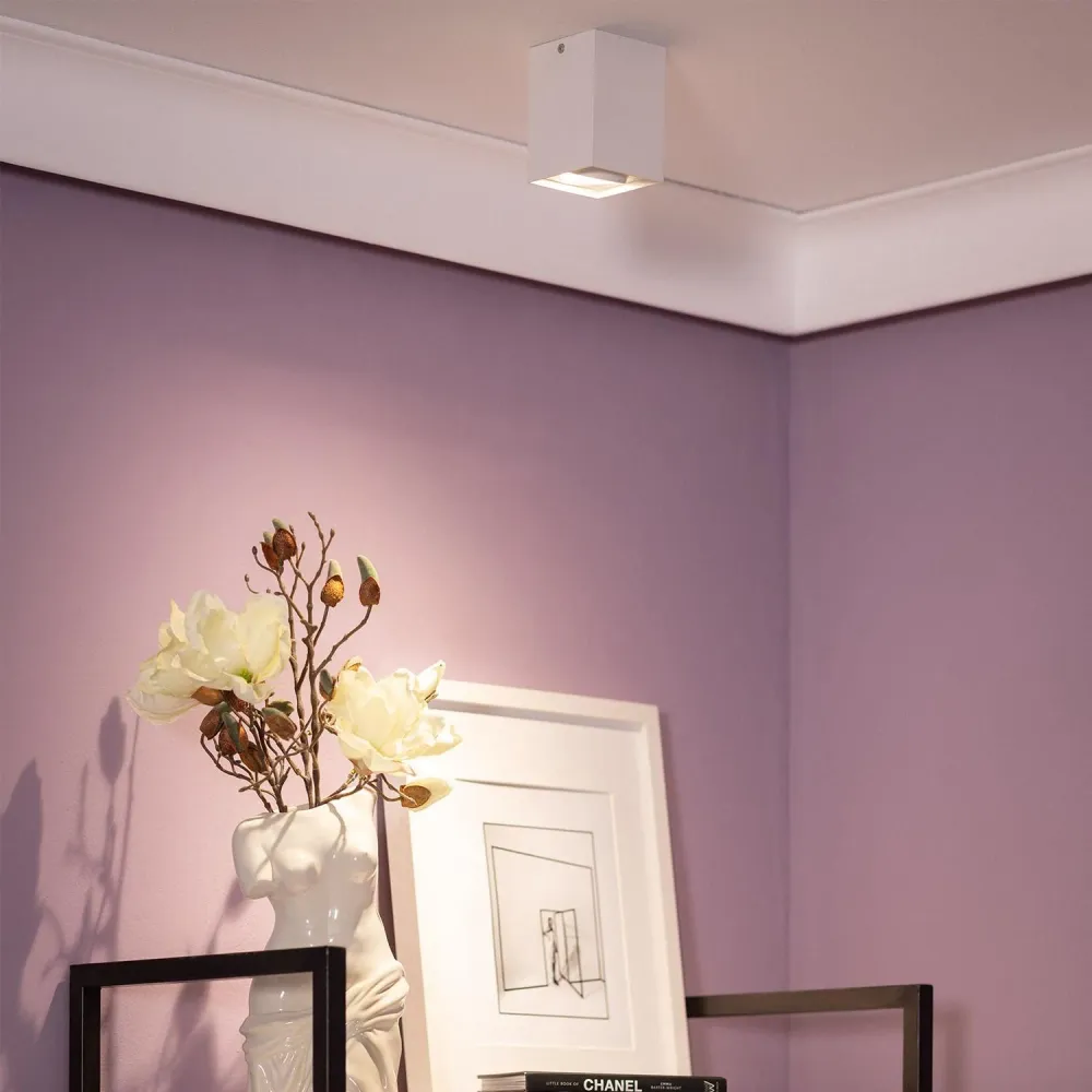 Luminaire de plafond encastrable Luminaire de plafond en aluminium avec finition blanche jaspée.