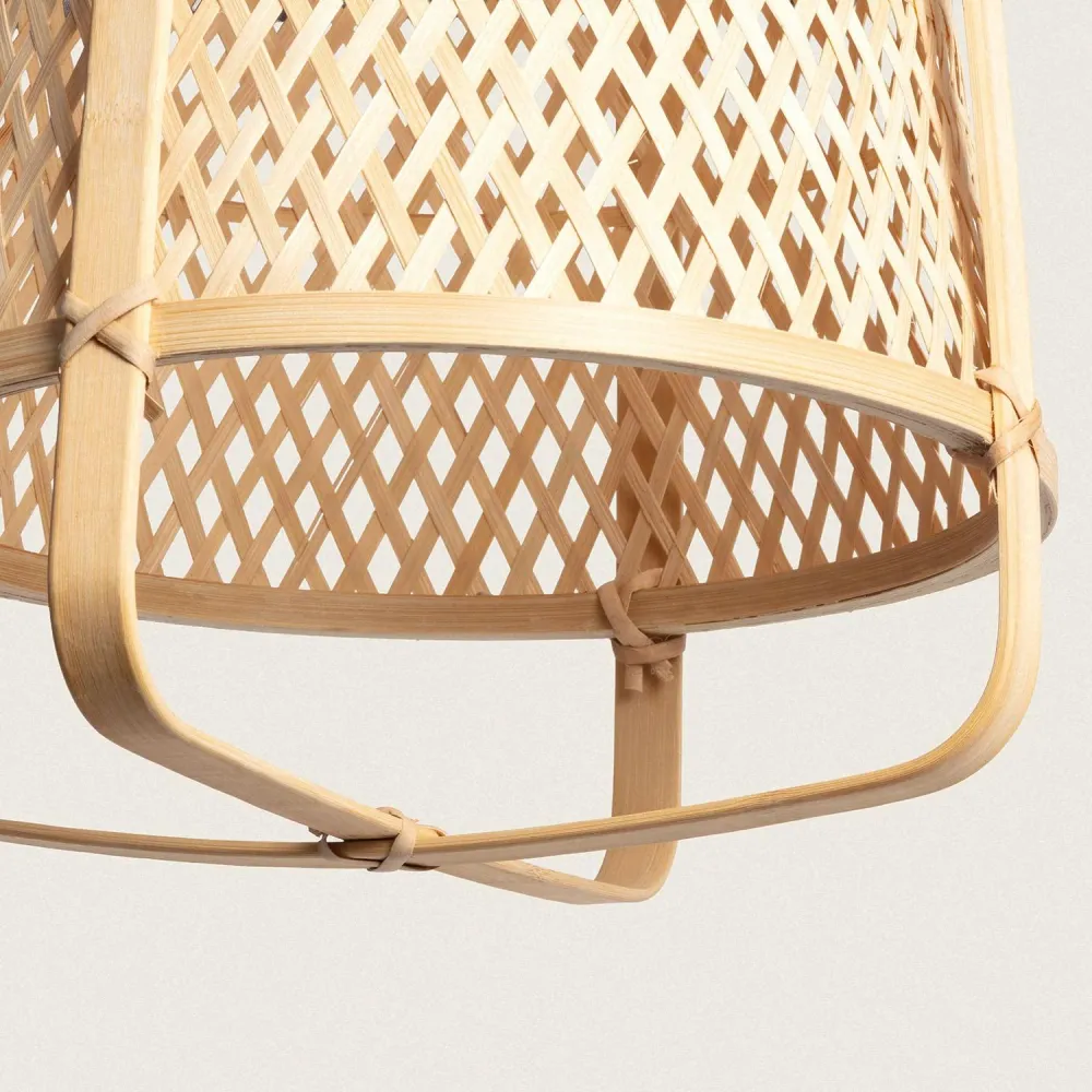 Plafonnier à suspension réglable Luminaire suspendu Beira en bambou avec éclairage LED intégré.