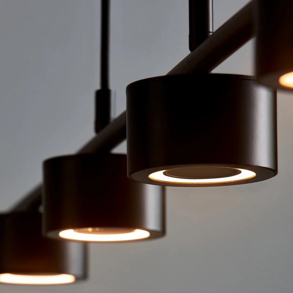 Suspension LED Clyde, à 4 lampes, droite pour entrée et couloir