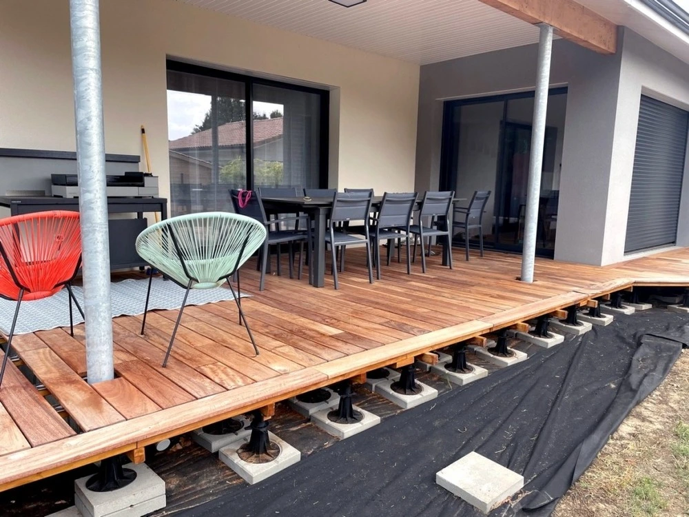 Pack total 25m² lame de terrasse muiracatiara lx1550mm avec lambourde, vis, cale de ventilation, plot pvc et bande bitumin...