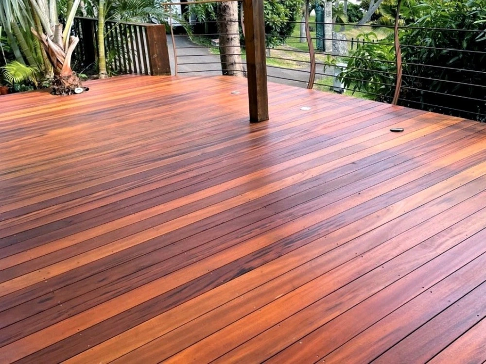 Pack total 25m² lame de terrasse muiracatiara lx1550mm avec lambourde, vis, cale de ventilation, plot pvc et bande bitumin...