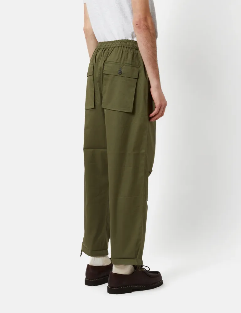 Universal Works Pantalon Parachute vaste - Vert Olive
