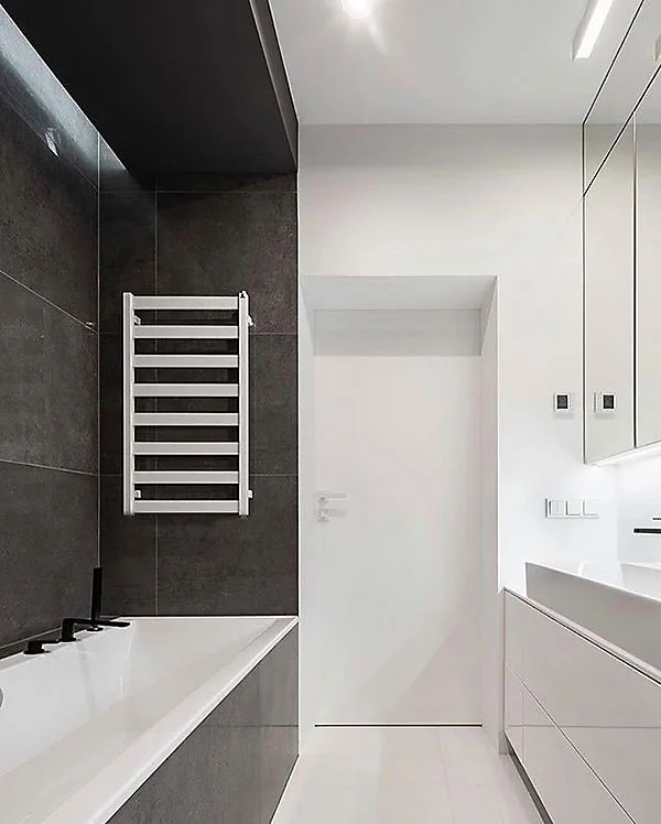 Sèche-serviette électrique blanc de 1390mm de haut et 600mm de spacieux - 600 Watt - VIV1390/600E1B